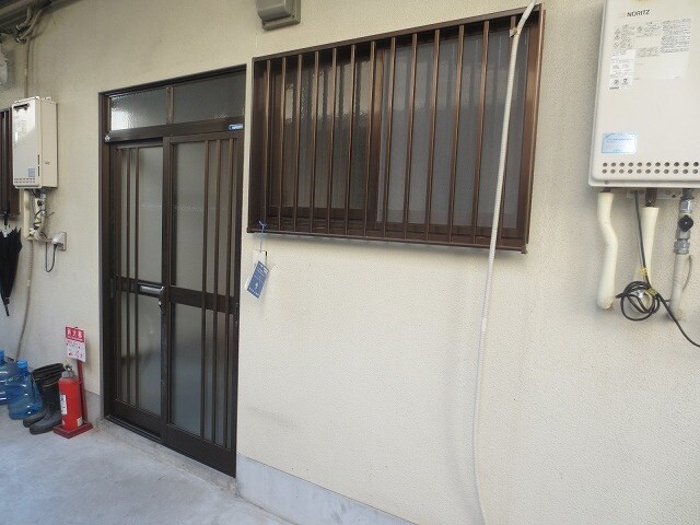 物件外観写真2　(エントランス部分)