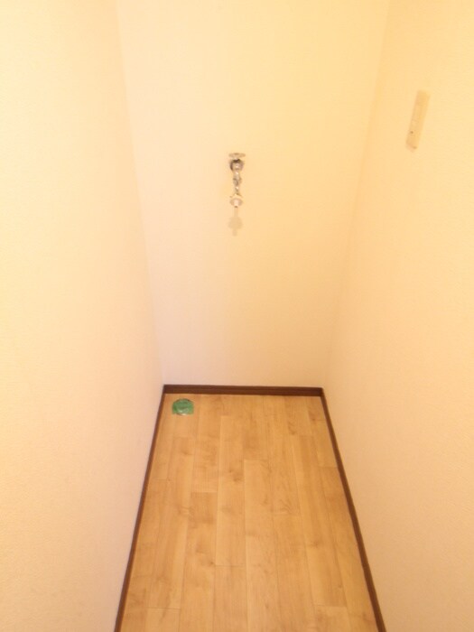 物件内観写真18　(洗濯機置場)