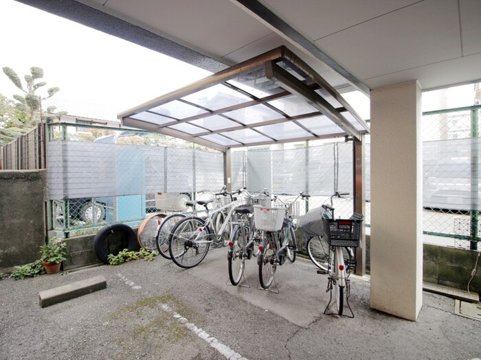 物件外観写真6　(駐輪場)