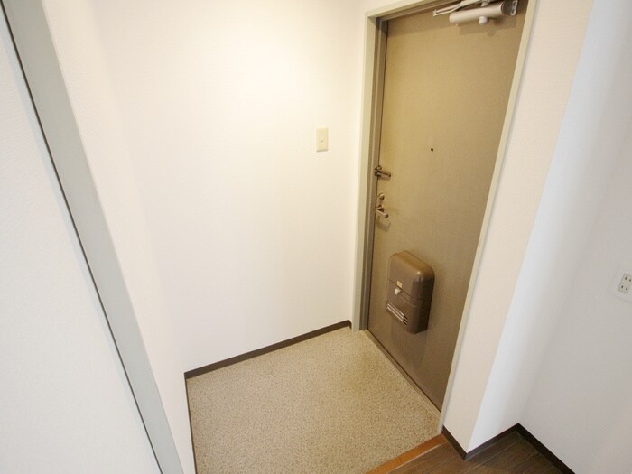 物件内観写真17　(玄関)