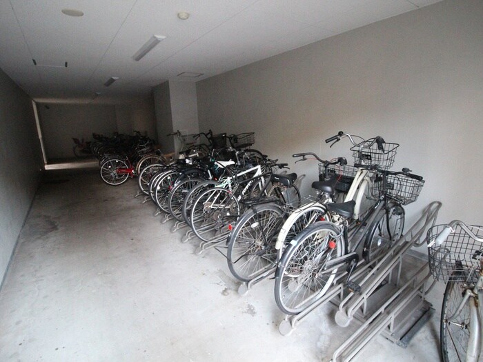 物件外観写真6　(駐輪場)