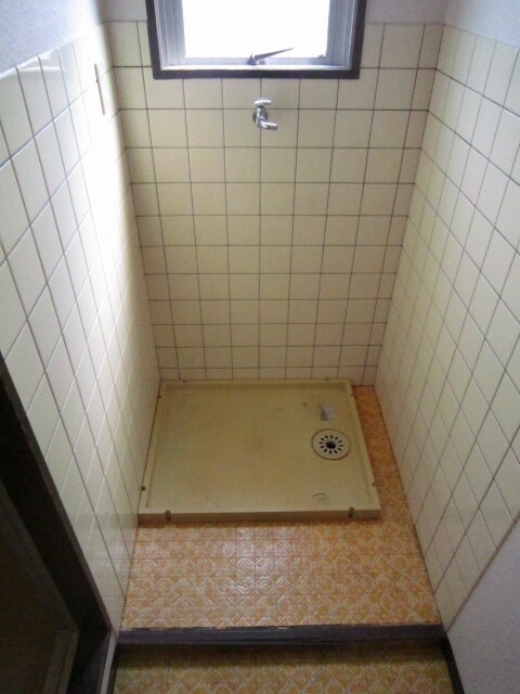 物件内観写真11　(洗濯機置場)