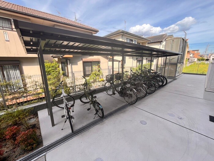 物件外観写真6　(駐輪場)