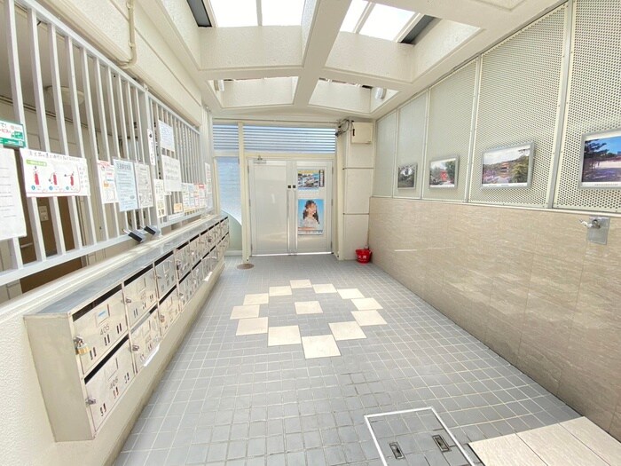 物件外観写真4　(エントランス部分)