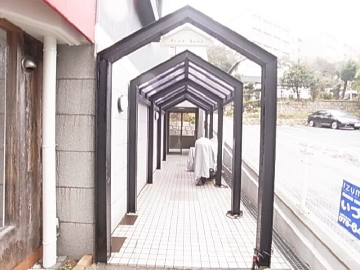 物件外観写真2　(駐輪場)