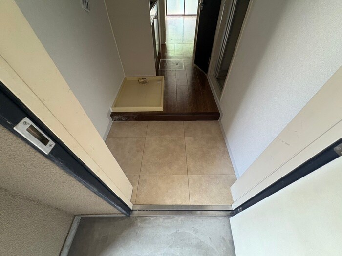 物件内観写真16　(玄関)