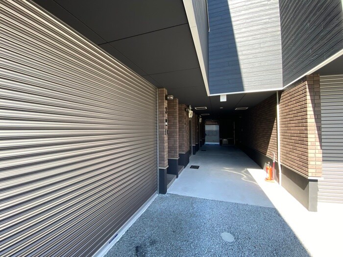 物件外観写真4　(エントランス部分)