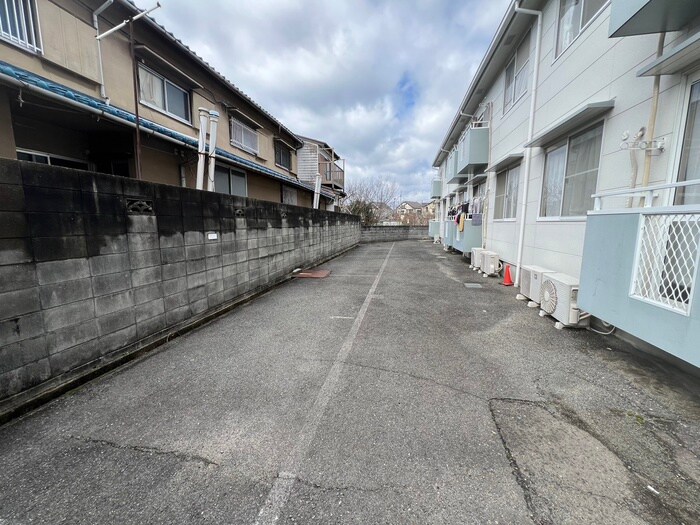物件外観写真2　(駐車場)