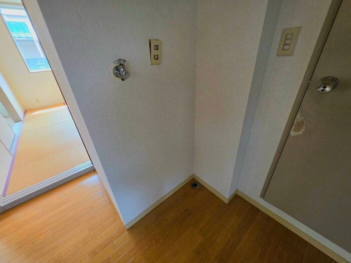 物件内観写真18　(洗濯機置場)