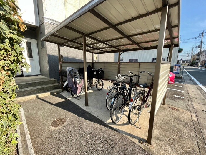 物件外観写真2　(駐輪場)