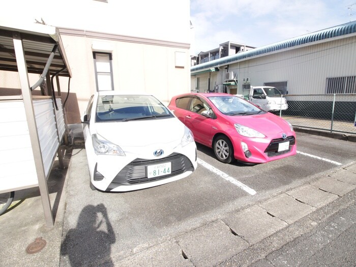 物件外観写真4　(駐車場)