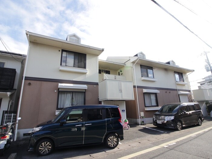 物件外観写真6　(エントランス部分)