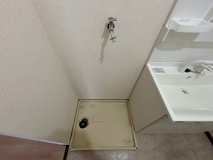 物件内観写真17　(洗濯機置場)