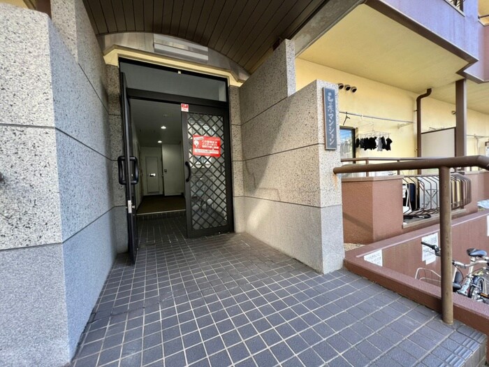 物件外観写真3　(エントランス部分)