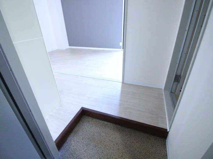 物件内観写真18　(玄関)