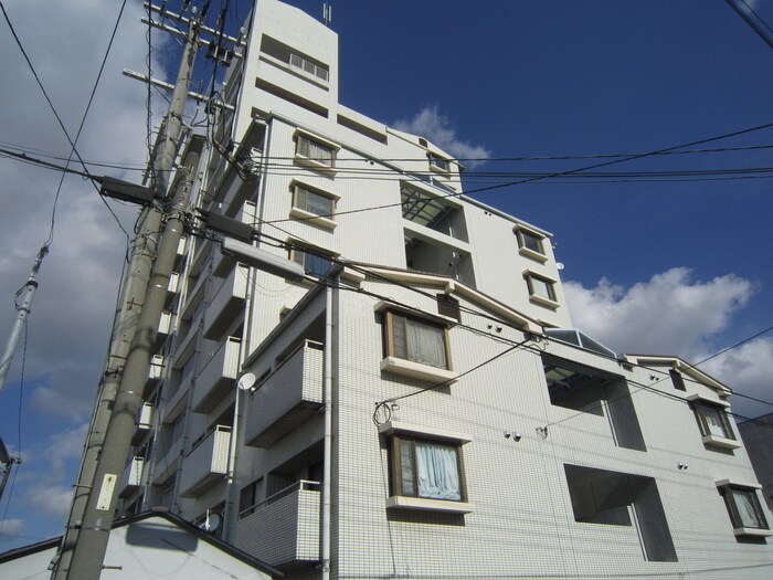 物件外観写真1　(エントランス部分)