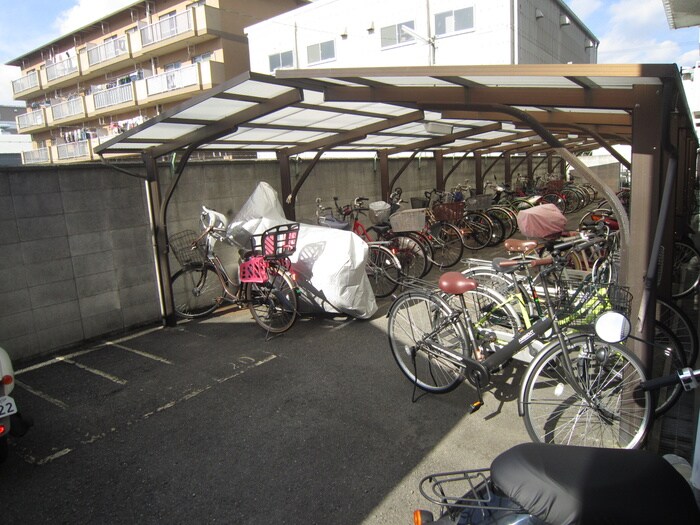 物件外観写真3　(駐輪場)