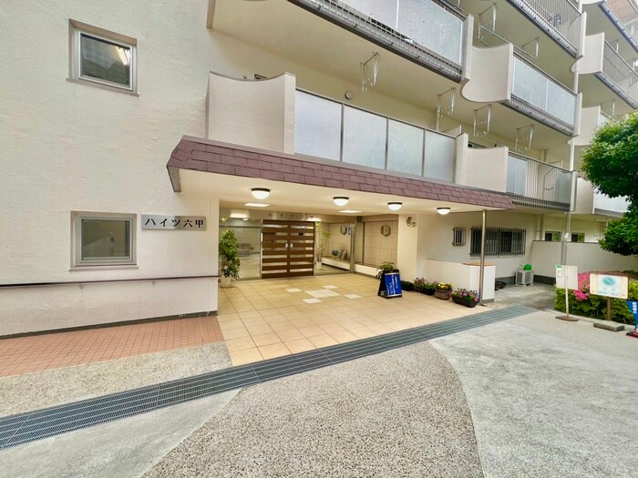 物件外観写真3　(エントランス部分)