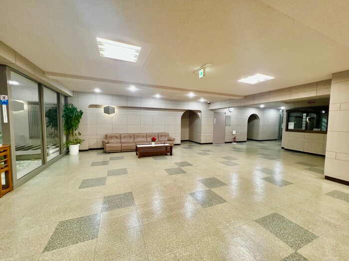 物件外観写真4　(エントランス部分)