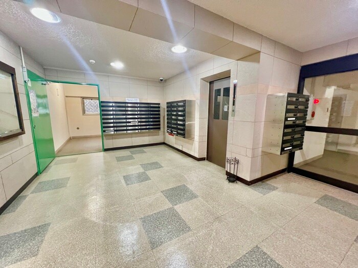 物件外観写真5　(エントランス部分)