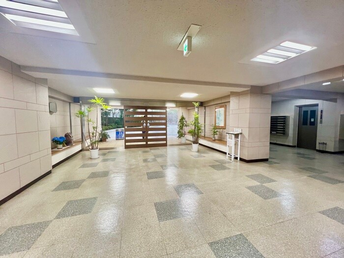 物件外観写真6　(エントランス部分)