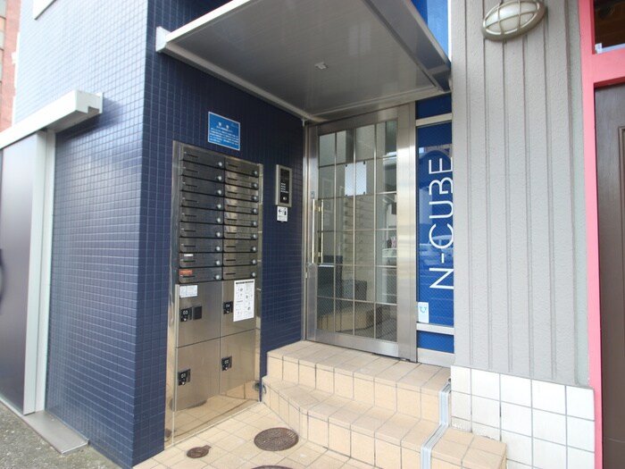 物件外観写真2　(エントランス部分)