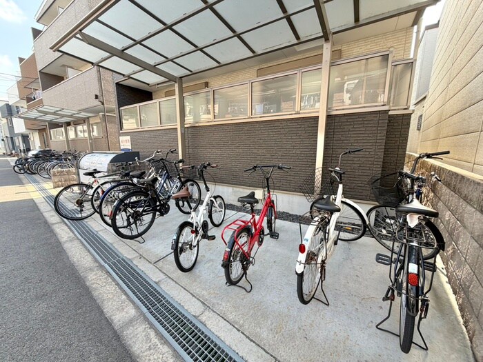 物件外観写真3　(駐輪場)