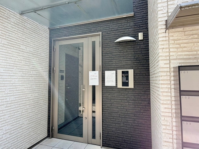 物件外観写真4　(エントランス部分)