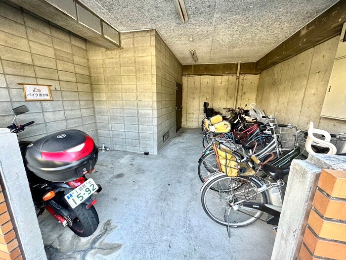 物件外観写真3　(駐輪場)