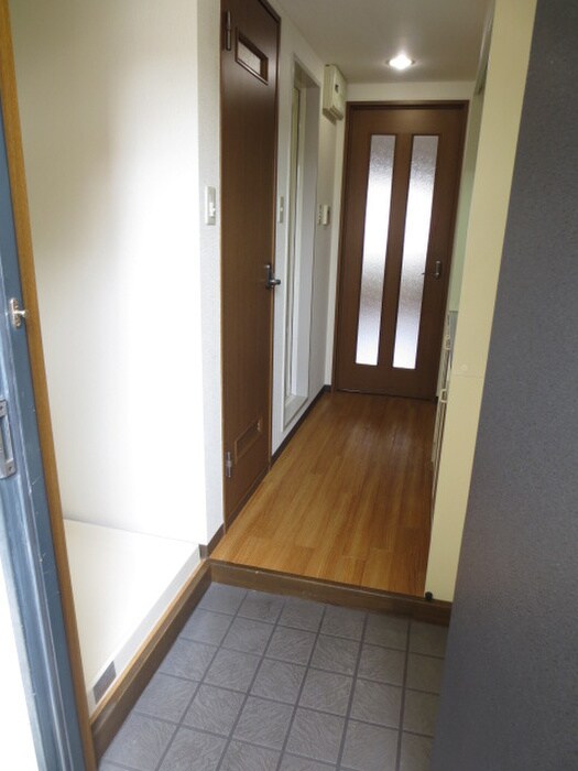 物件内観写真6　(玄関)