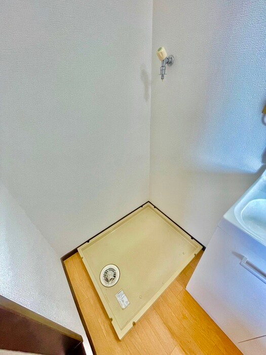 物件内観写真13　(洗濯機置場)