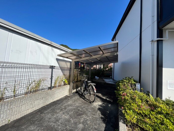 物件外観写真2　(駐輪場)