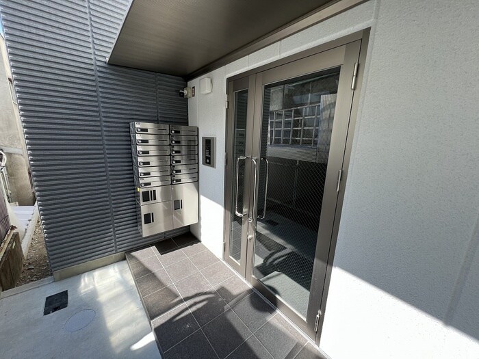 物件外観写真5　(エントランス部分)