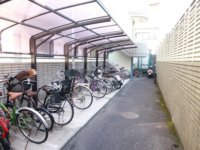 物件外観写真2　(駐輪場)
