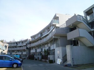 ﾛｰﾚﾙｽｸｴｱ豊中緑丘３番館(104)外観写真