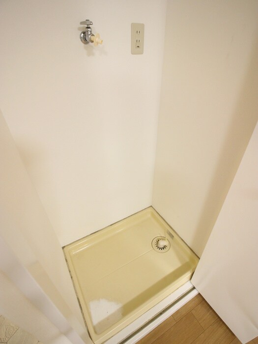 物件内観写真9　(洗濯機置場)