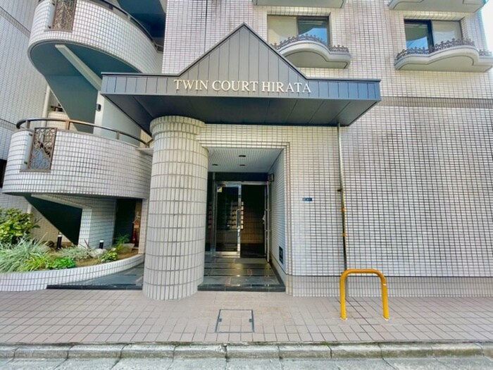 物件外観写真3　(エントランス部分)