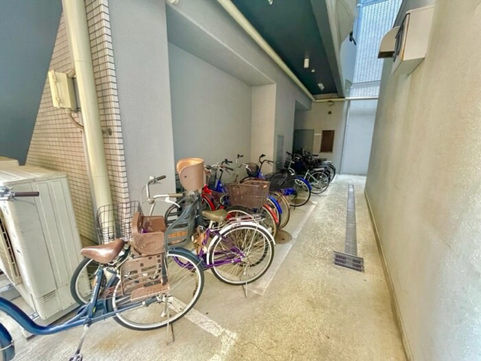 物件外観写真4　(駐輪場)