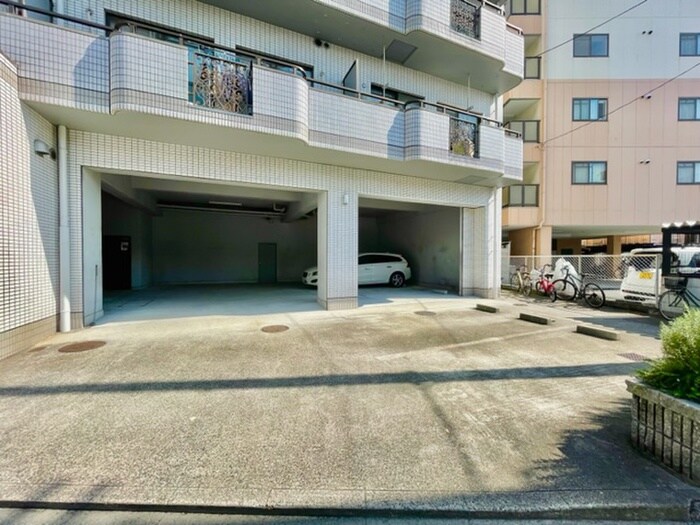 物件外観写真5　(駐車場)