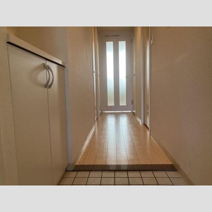 物件内観写真13　(玄関)