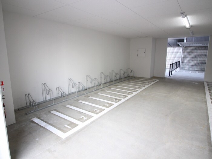 物件外観写真3　(駐輪場)