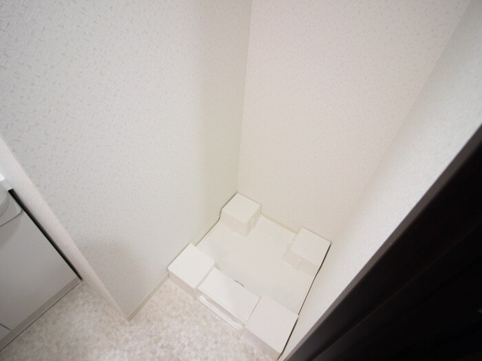 物件内観写真14　(洗濯機置場)