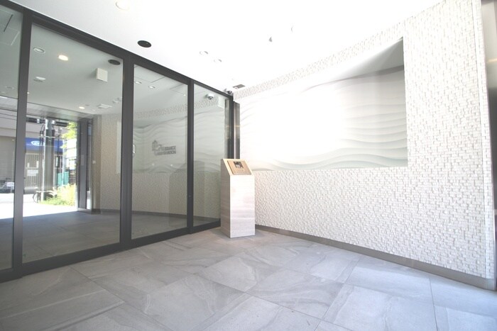 物件外観写真2　(エントランス部分)