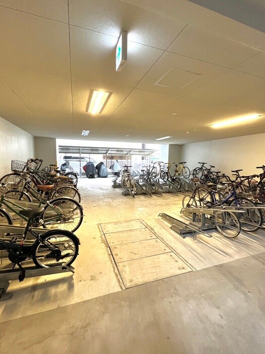 物件外観写真4　(駐輪場)