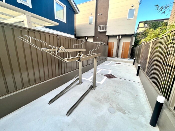 物件外観写真5　(駐輪場)