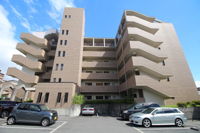 物件外観写真3　(駐車場)