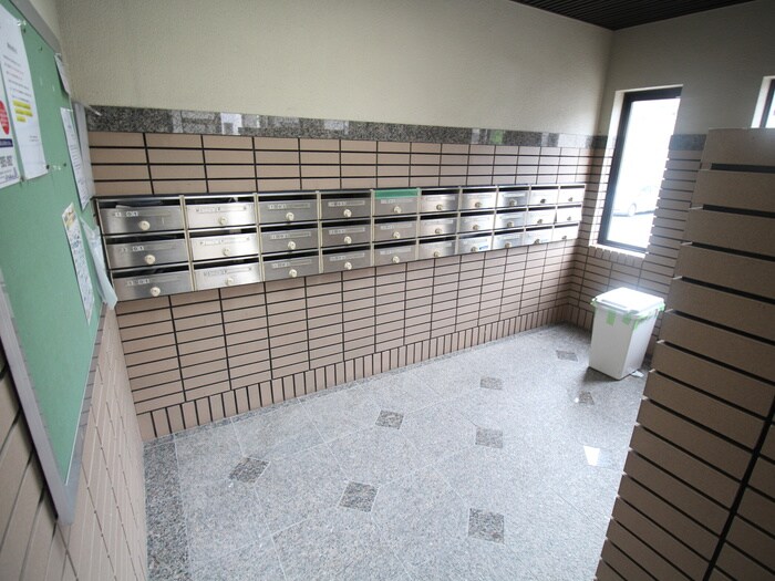 物件外観写真4　(エントランス部分)