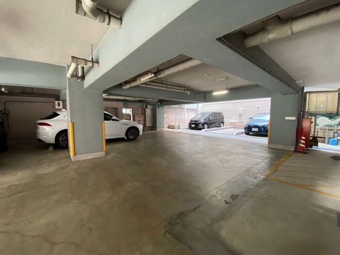 物件外観写真5　(駐車場)