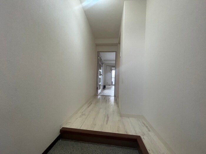 物件内観写真16　(玄関)