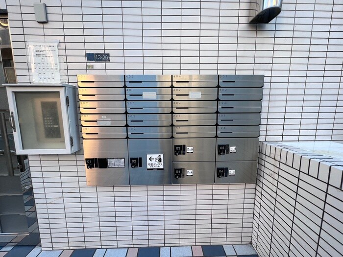 物件外観写真5　(エントランス部分)